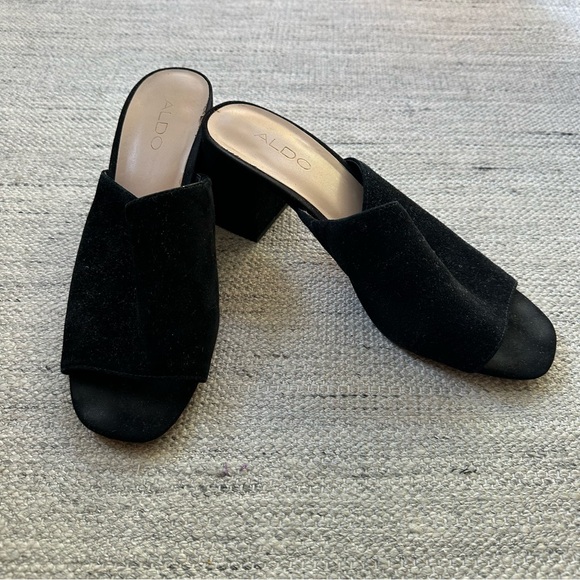 Black Velvet Aldo Heels - Picture 6 of 8